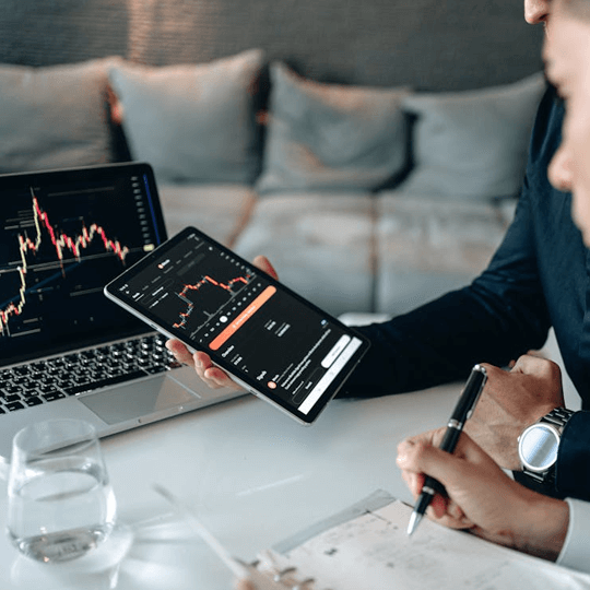 Gewinn Plus - Team von Kryptowährungsexperten